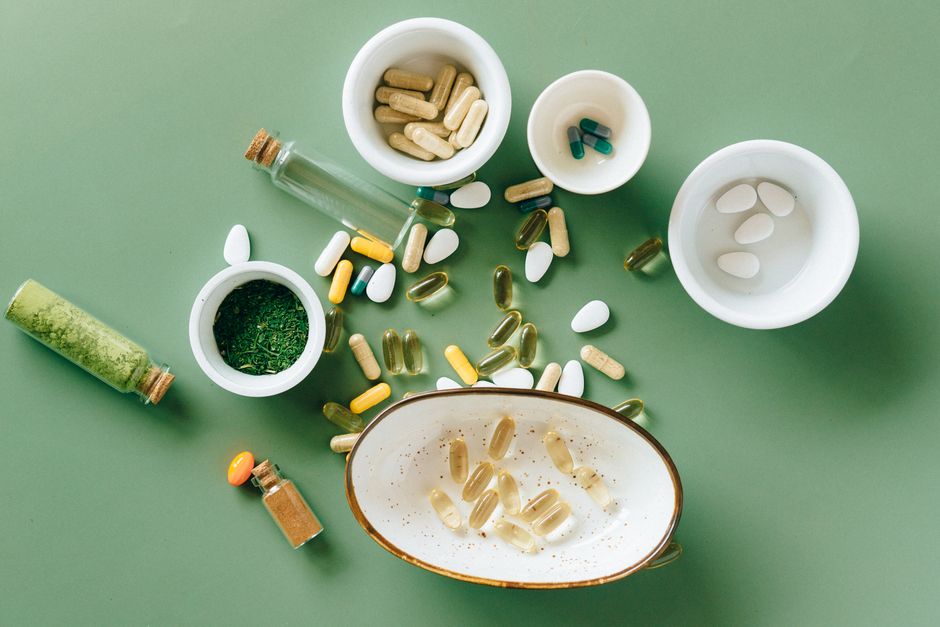 Een assortiment van orgaan supplementen in capsules en poeders, ideaal voor gezondheid en welzijn.
